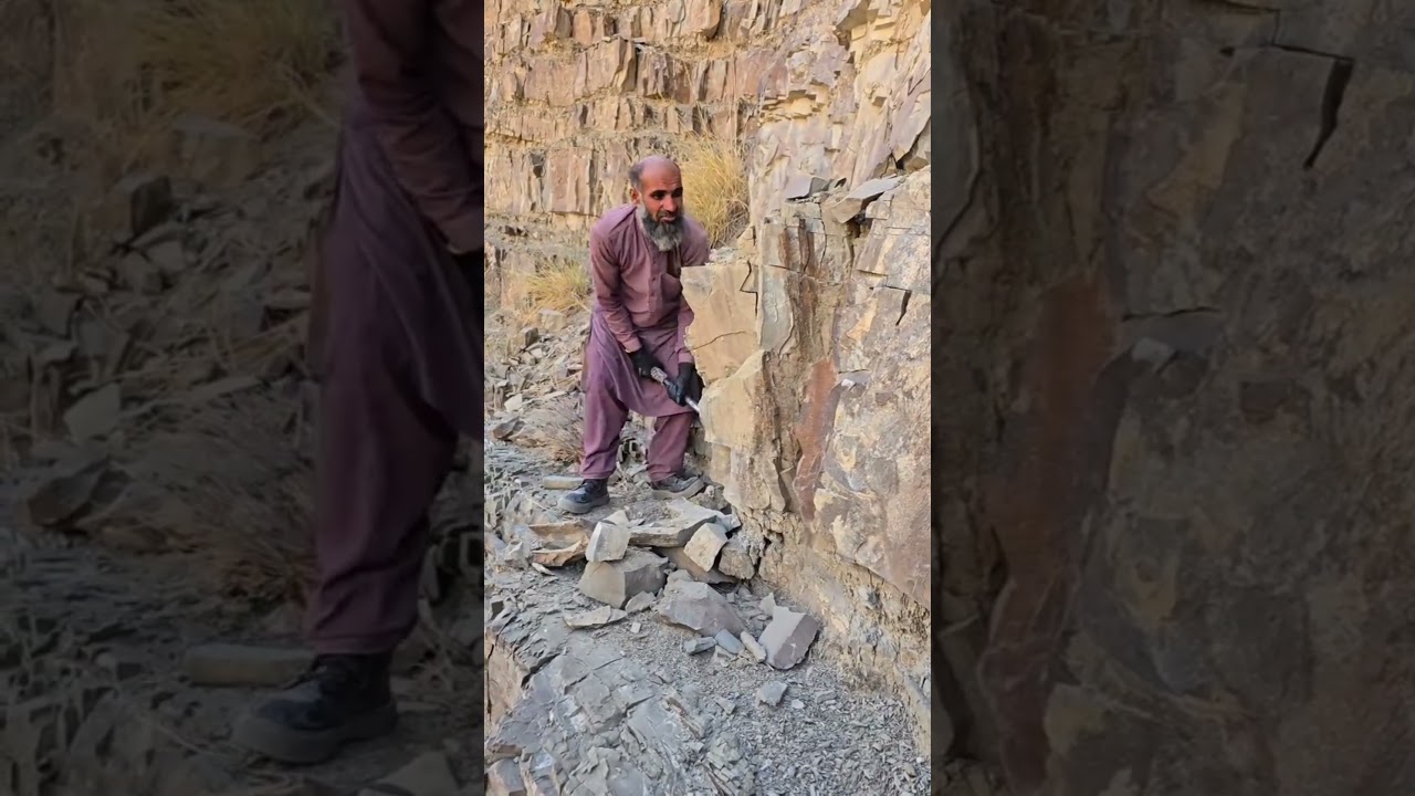 Traditional Stone Breaking In Village 🏡⚒️ #villagework #stonemining #stonelife