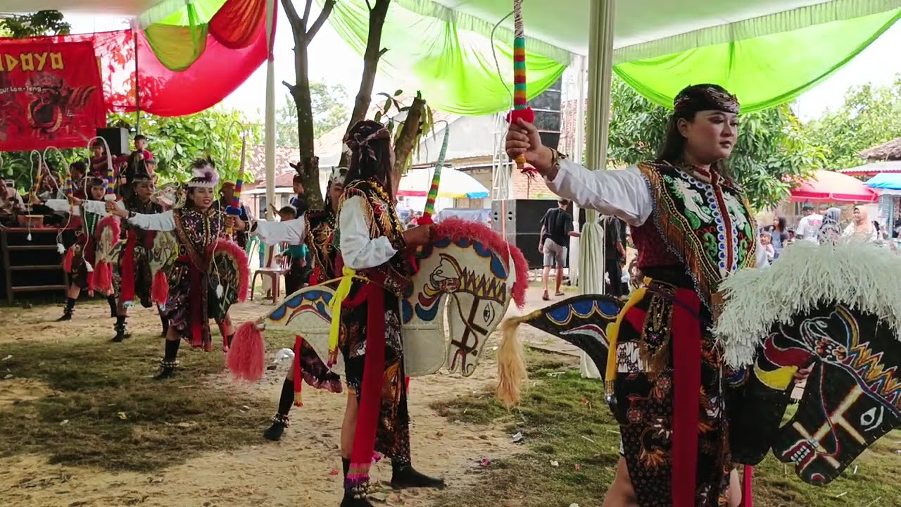 Tari Pegon kreasi putri Turonggo Sri wargo Budoyo live Nunggal Rejo kecamatan Punggur 