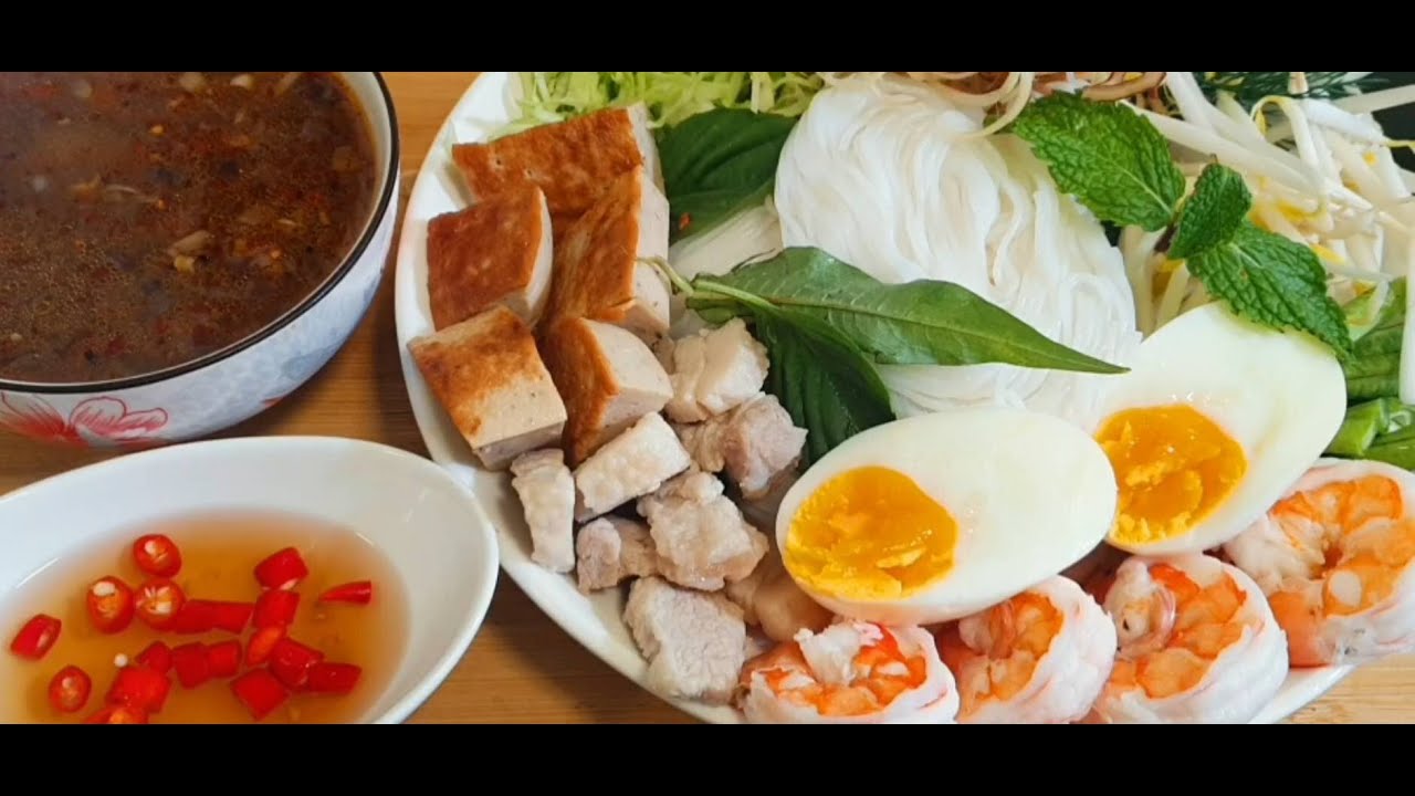 ยำขนมจีนสไตล์เวียดนาม | ยำขนมจีนน้ำปลาร้าสับปะรด |  by ครัวสุขใจ |  by ครัวสุขใจ