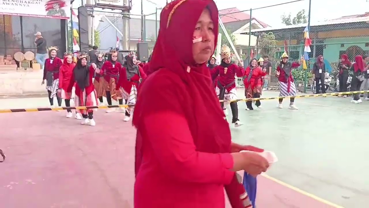 Tarian gugur gunung pkk rw 027 Mangunjaya.