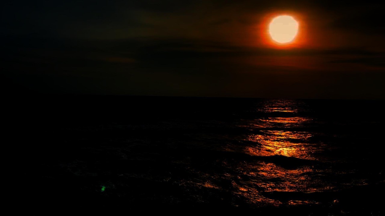 Crimson Moon Over Calm Ocean 🌕 | Peaceful Night Waves for Deep Sleep (4K)