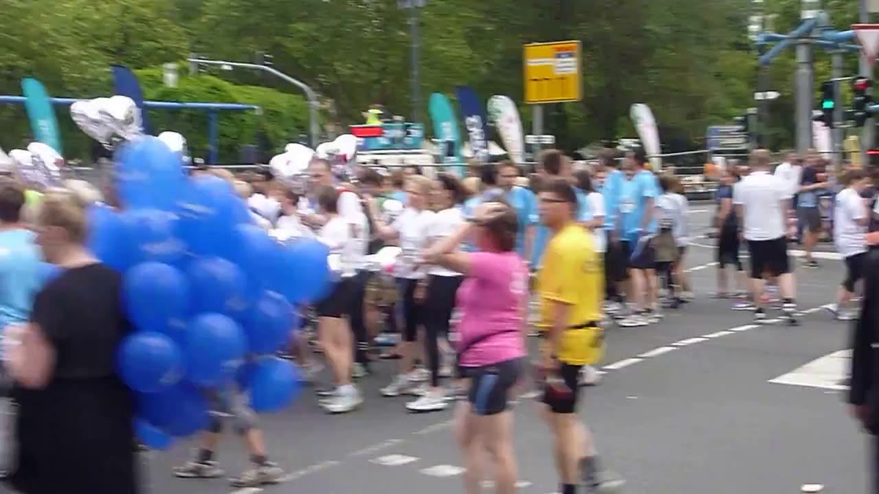JP Morgan Run Chase Corporate Challange - Auf dem Weg zum Start - Gr&ouml;&szlig;ter Firmenlauf JPMCC Frankfurt
