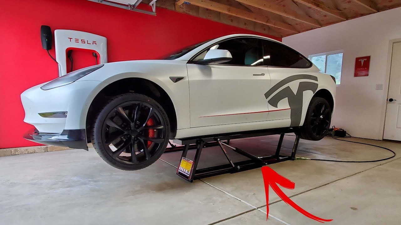 Поддомкратили Tesla. Испытание нового электромобиля QuickJack.