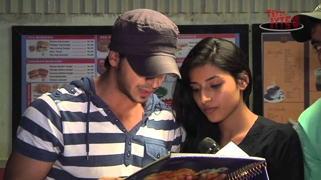 Randhir, Sanyukta aka Param, Harshita and Sadda Haq Cast Receives Gifts from Fans Part 2 of 4