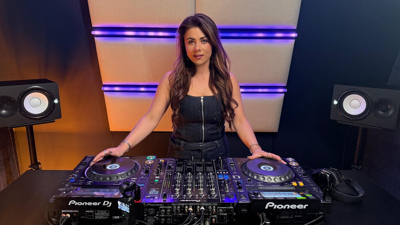 Laura van Dam - Capture Radio 036  (April Special)