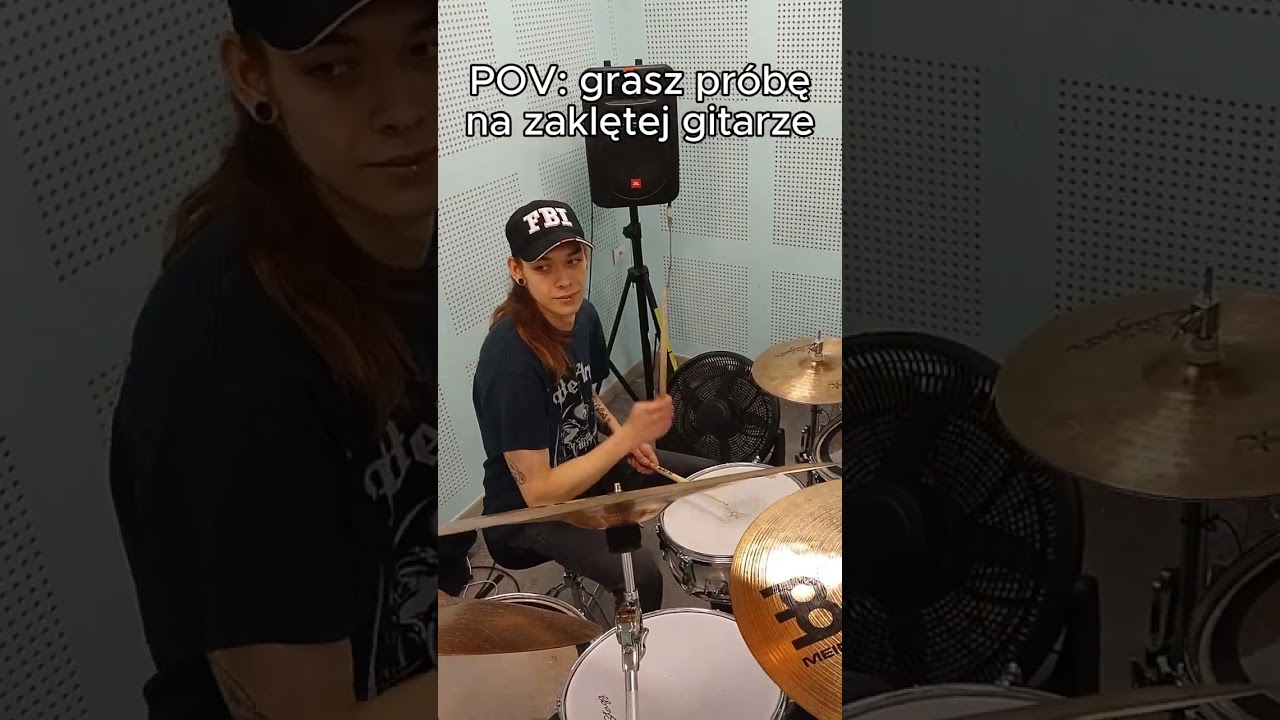 Kształt gitary zobowiązuje 🤘#acdc #angusyoung #highwaytohell #zesp&oacute;ł #rockandroll #śmieszne