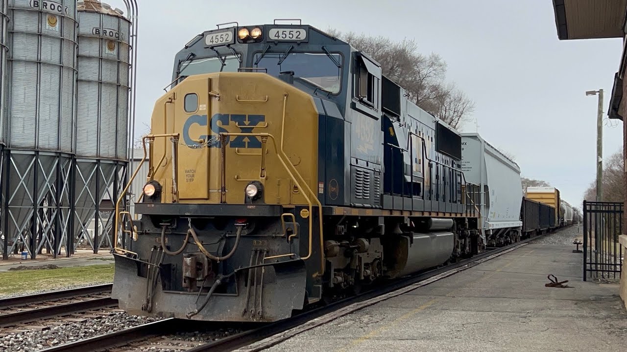 CSX SD70AC leading manifest train