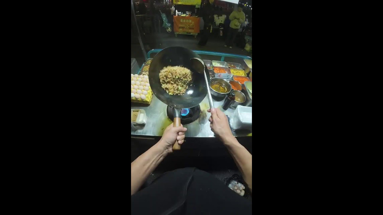 Enjoying delicious food - 纵览美食直播
