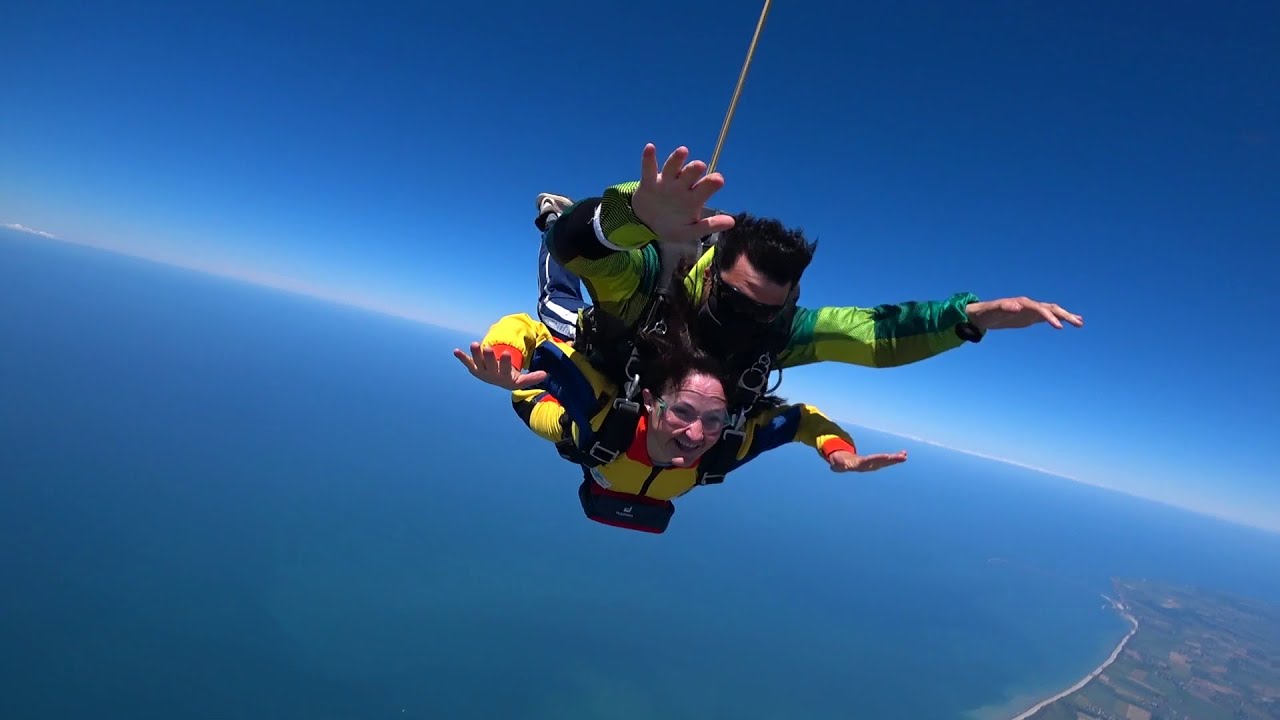 Saut en parachute au Havre - Julie
