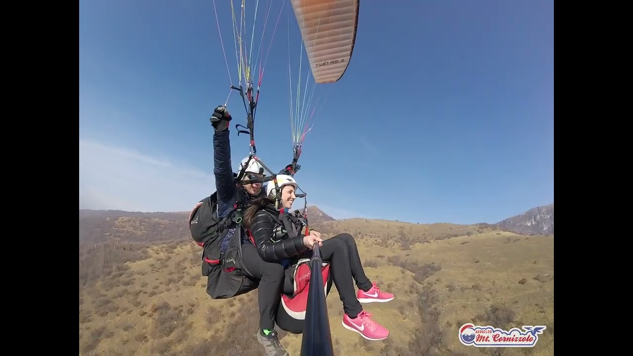 Giada in volo in parapendio tandem al Cornizzolo 18/02/2024