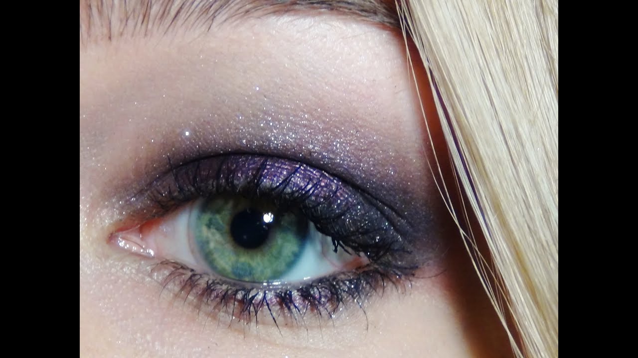 Tutoriel : Maquillage violet idéal pour faire ressortir les yeux verts