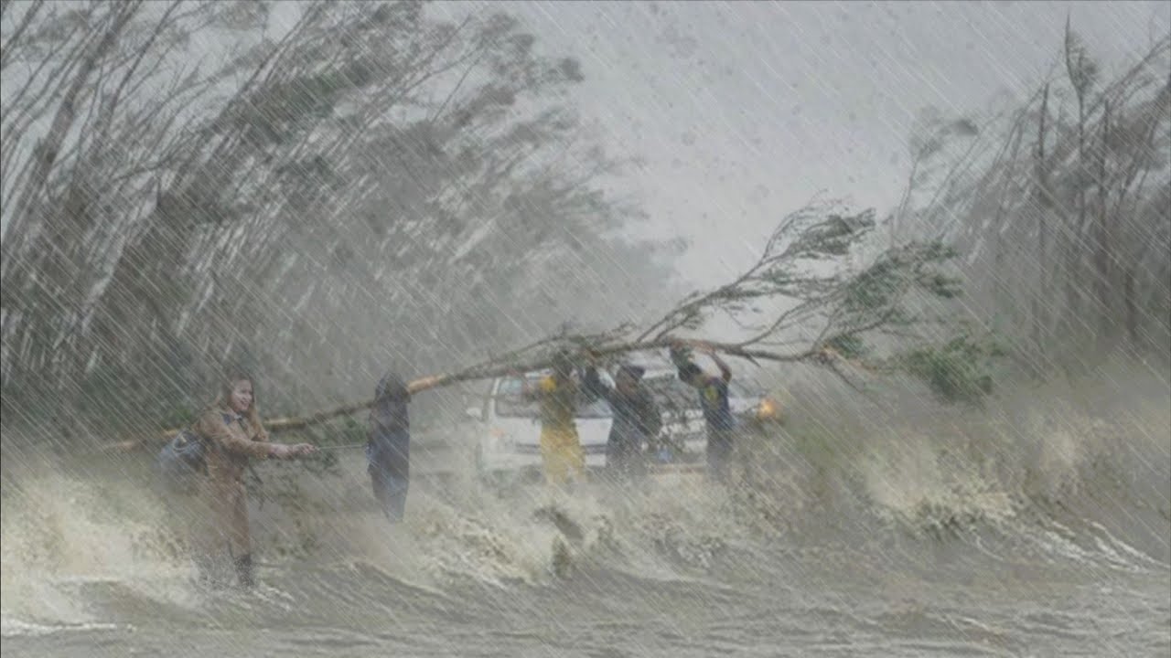 Indonesia in Shock! Daily Tropical Rain Causes Rivers to Overflow Along Village Roads