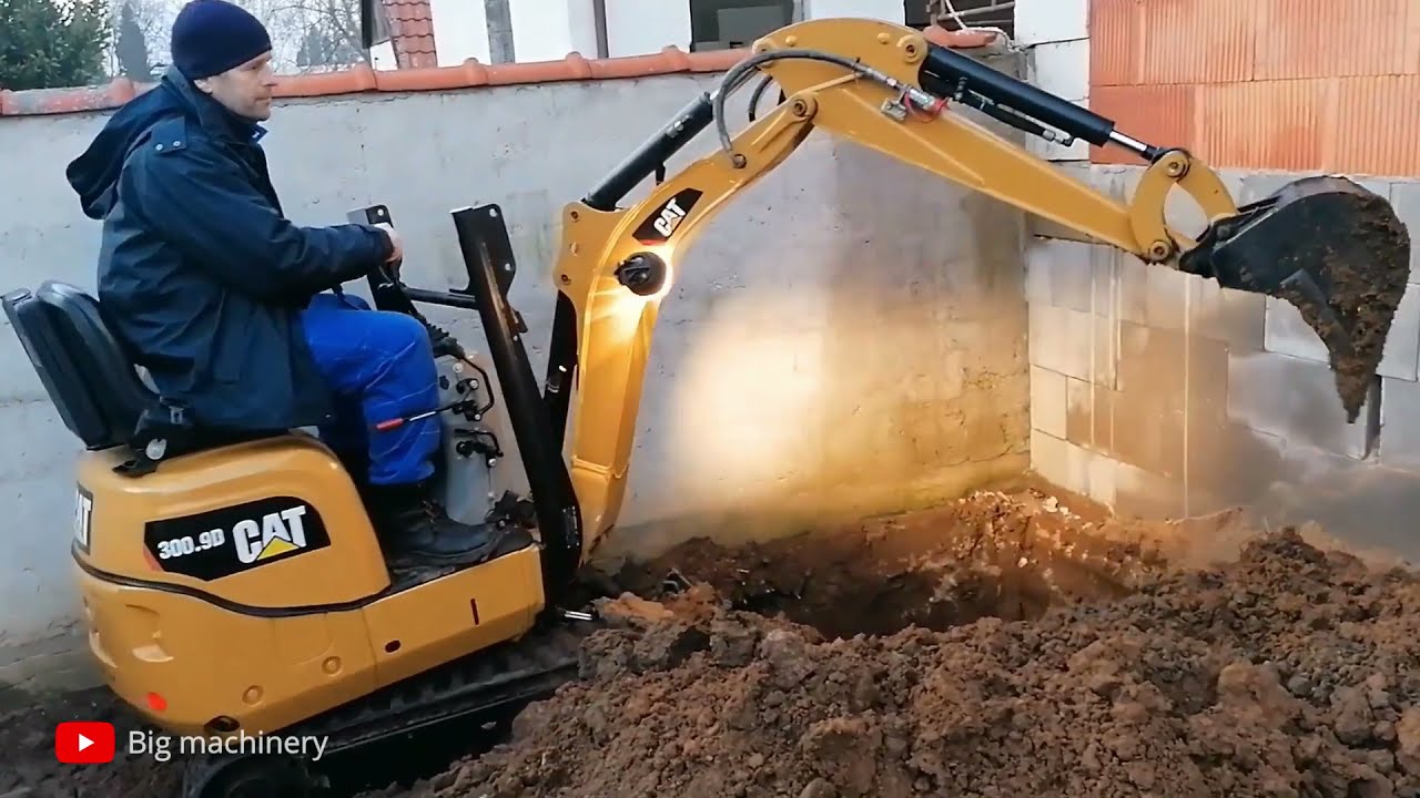 Mini Hidraulic Excavator CAT 300.9D like toys
