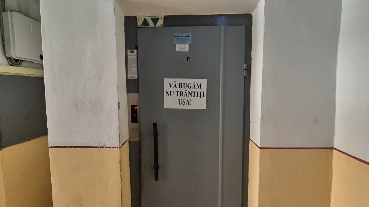 Weird 80s IFMA traction elevator (modernized) at Strada Mihai Viteazul 14, bl. P13, sc.A, Sibiu