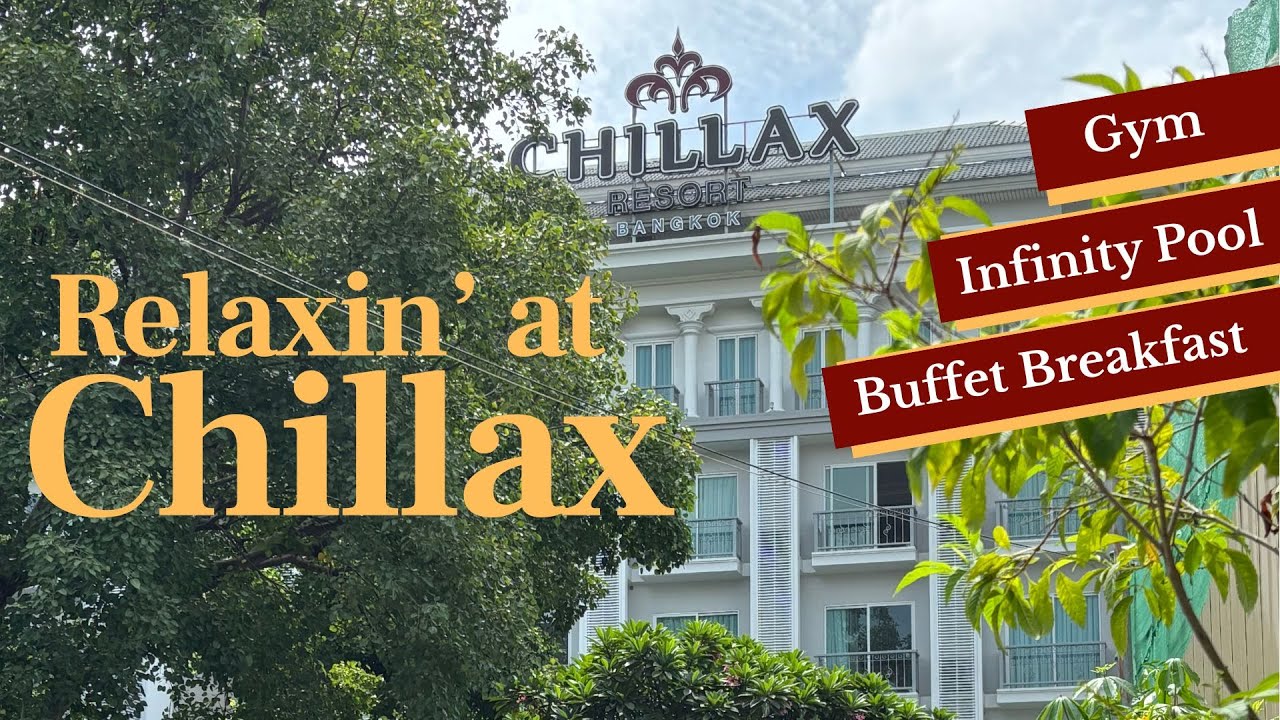 Bangkok’s Chillax Resort 🏨 Rooftop Infinity Pool, Big Breakfast & Jacuzzi Room Tour!
