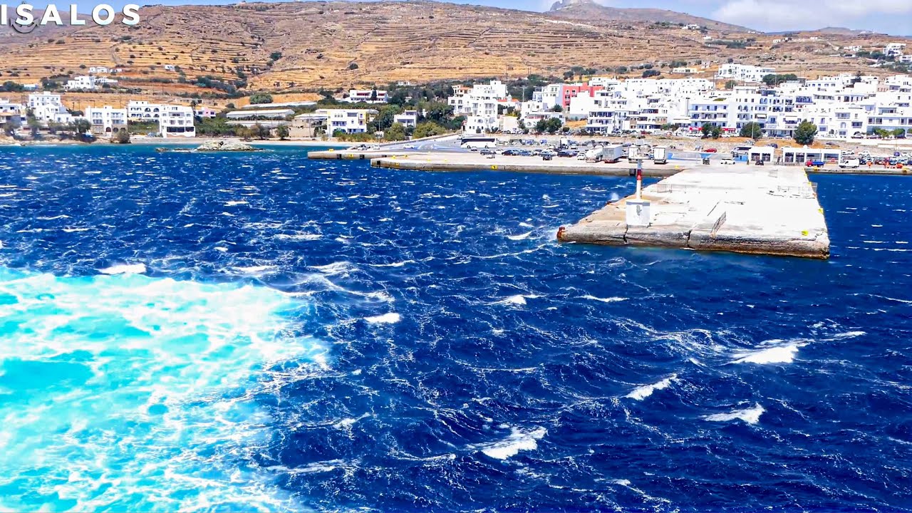 Τήνος – Άφιξη “κόντρα” στους θυελλώδεις ανέμους! | Blue Star Paros |Arrival at windy port of Tinos