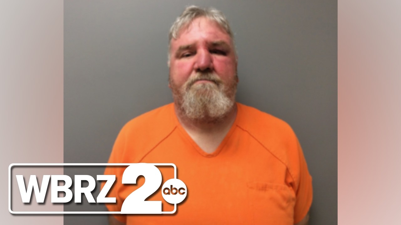 Пьяный водитель врезался в колонну автомобилей участников лаосского фестиваля на юго-западе Луизи...