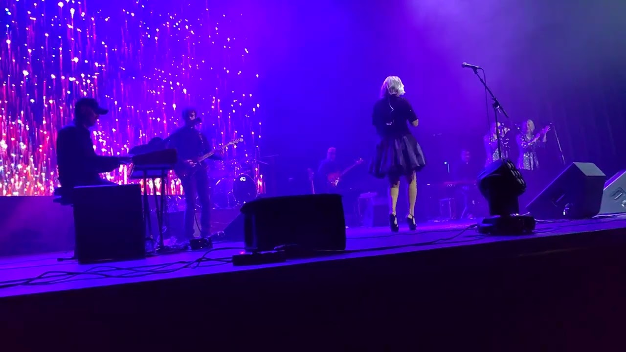 Vanna - Daj mi jedan dobar razlog/ Kao da me nema (Live in Belgrade)