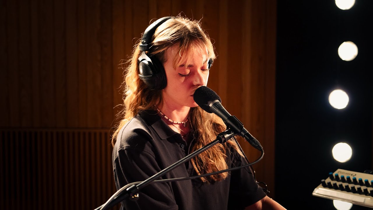 Beleef de intieme versie van Alice Mae's 'Better Ways' | De Nieuwe Lichting