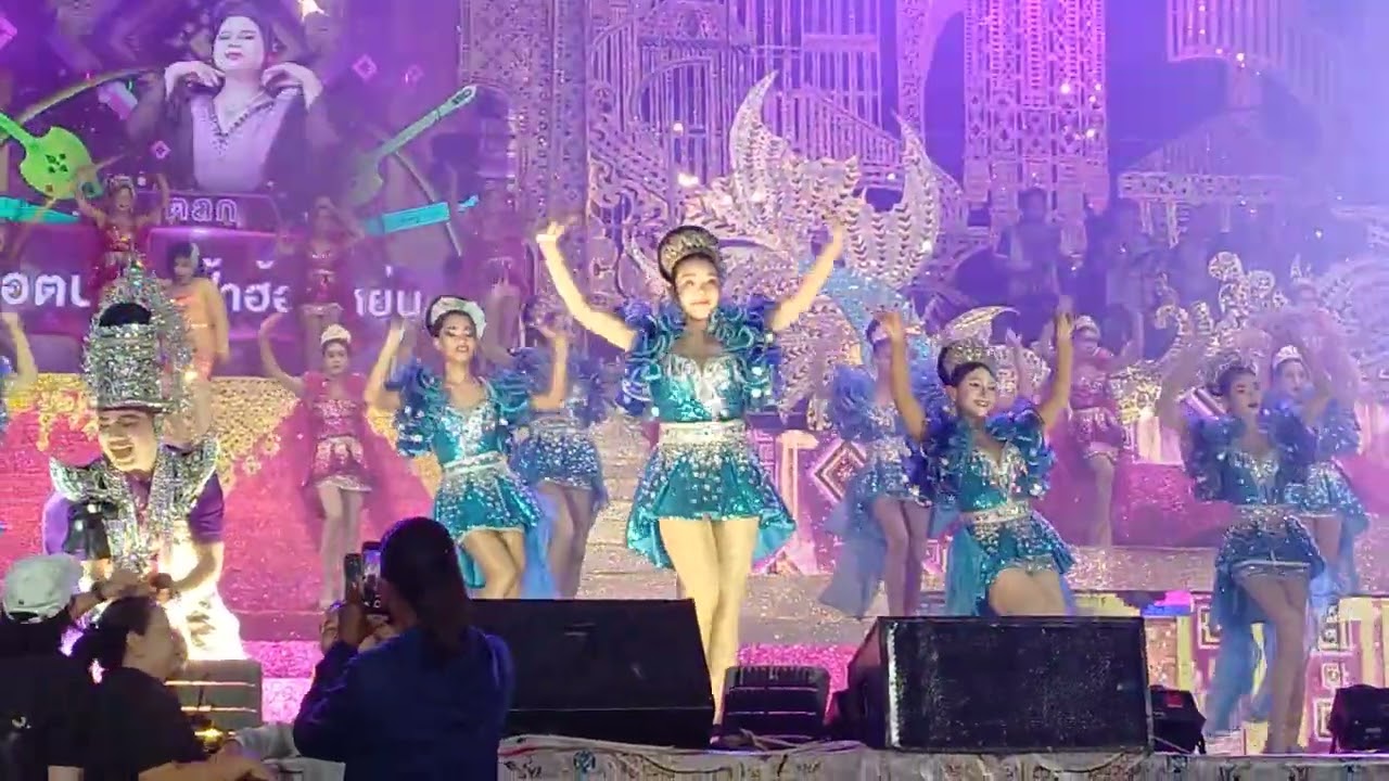 หลงมักเมืยชาวบ้าน