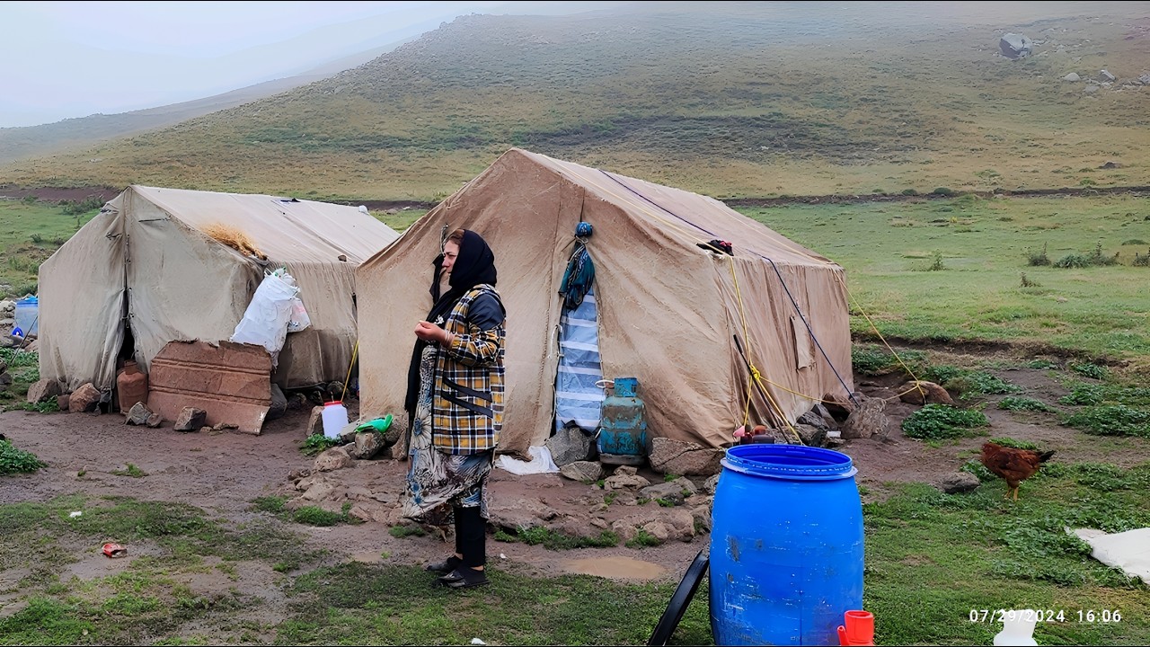 Adventure in a nomadic tent: a warm experience in the heart of a cold mountain in summer