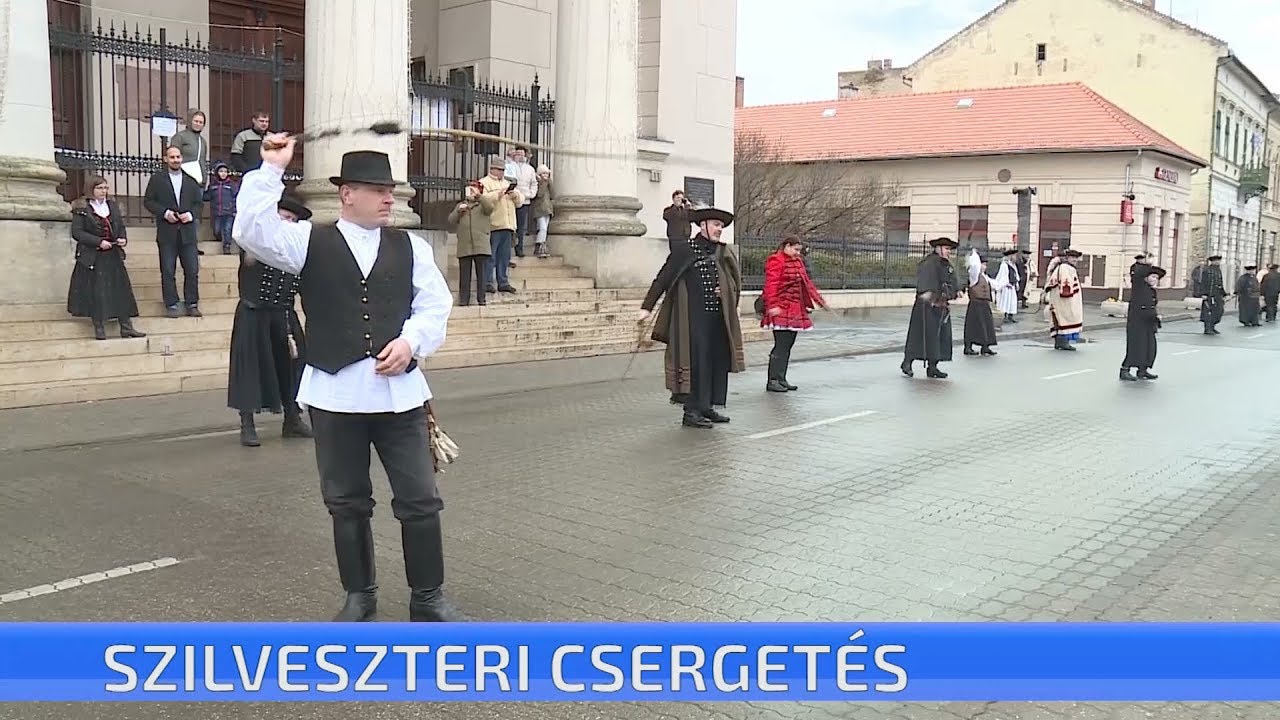 Karikás csergetéssel búcsúztatták az óévet a Ceglédi Hagyományéltető Baráti Kör tagjai