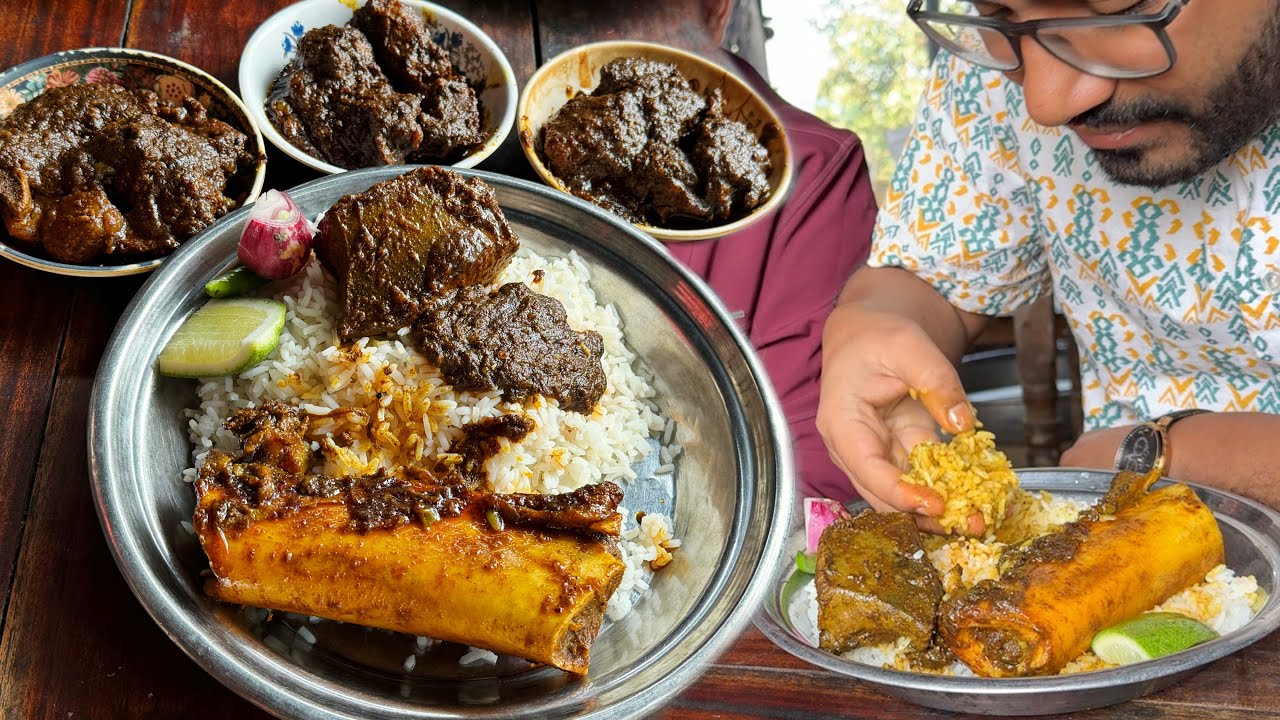 Eating Lunch(Rice & Spicy Meat Curry, Kala Bhuna, Nalli) With Friends at Rajshahi City Hat