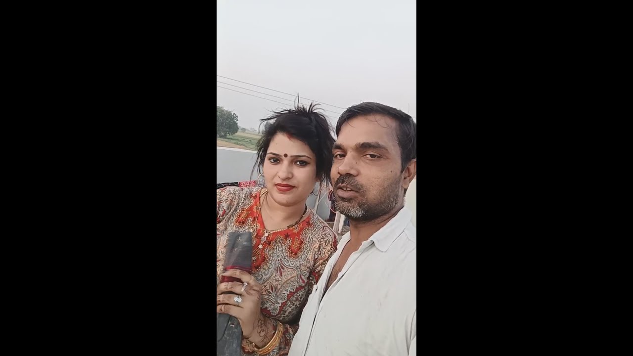 Komal Bhabhi Live - छत पर मिया बीवी की मस्ती