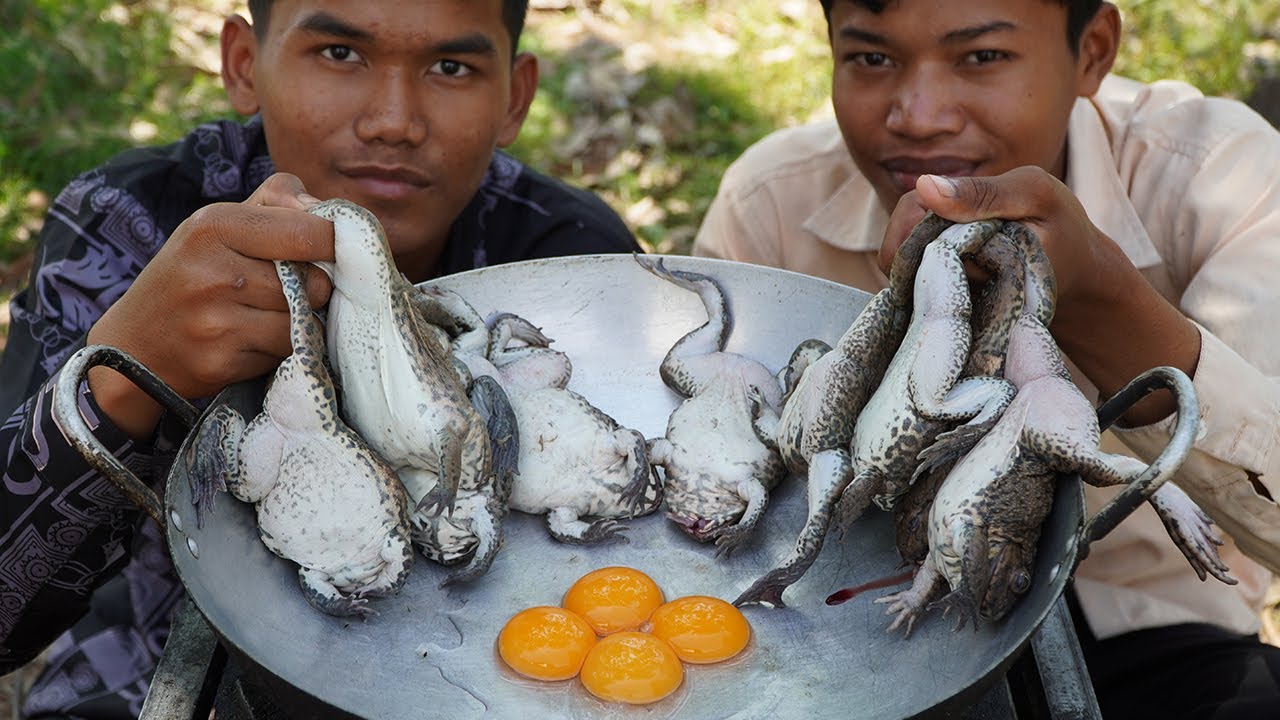 Crispy Frog Cooking Vegetable Recipe | Deep Fried Frog Cooking in Village