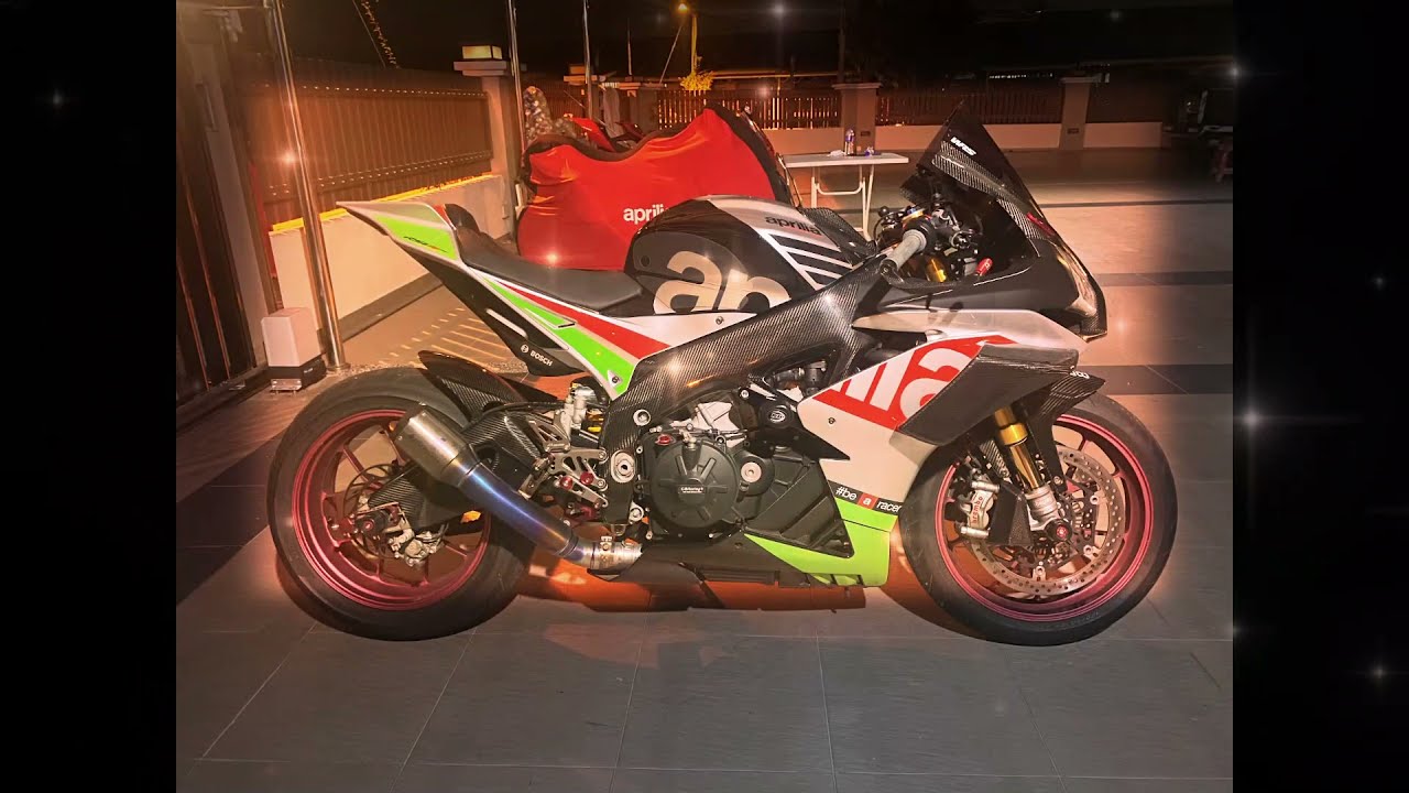 Aprillia RSV4 RF superb track machine