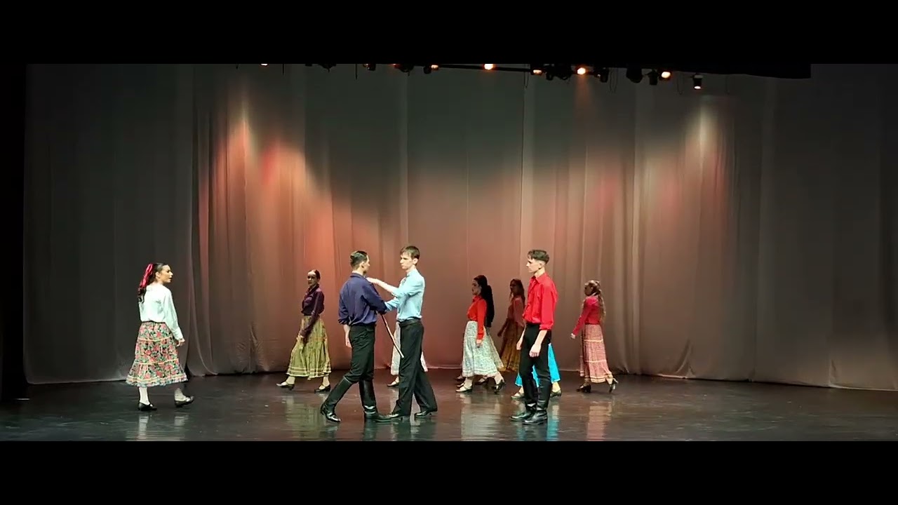 BTS szalagavató néptánc