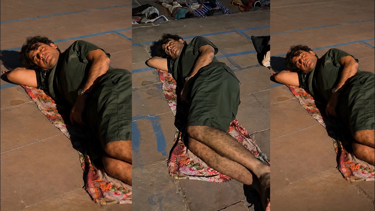 Shocking! Comedian Sunil Grover sleeping on Road with Beggars on Gangas for loneliness and Money?💔