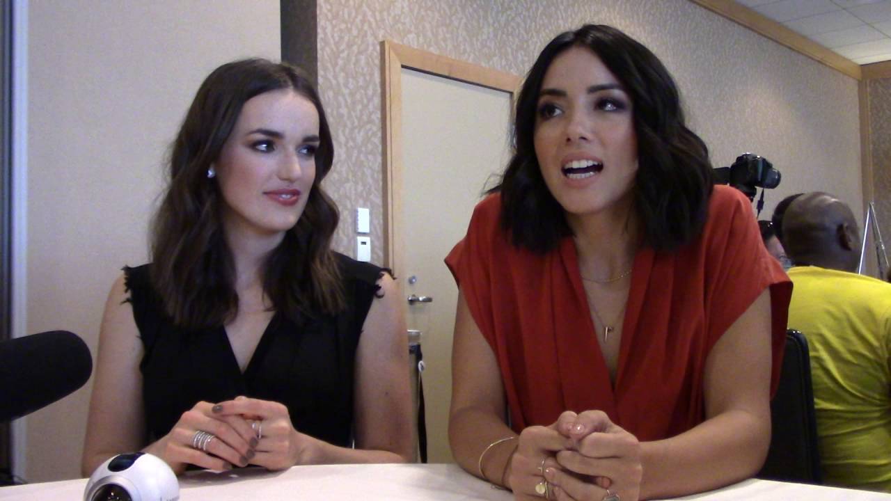 Agents of Shield - Chloe Bennet/Elizabeth Henstridge - SpoilerTV SDCC 2016 Interview