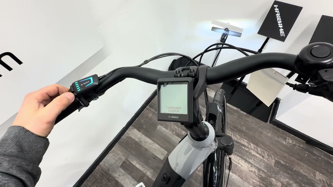 How to use the Bosch Intuvia 100 quick look and battery change
