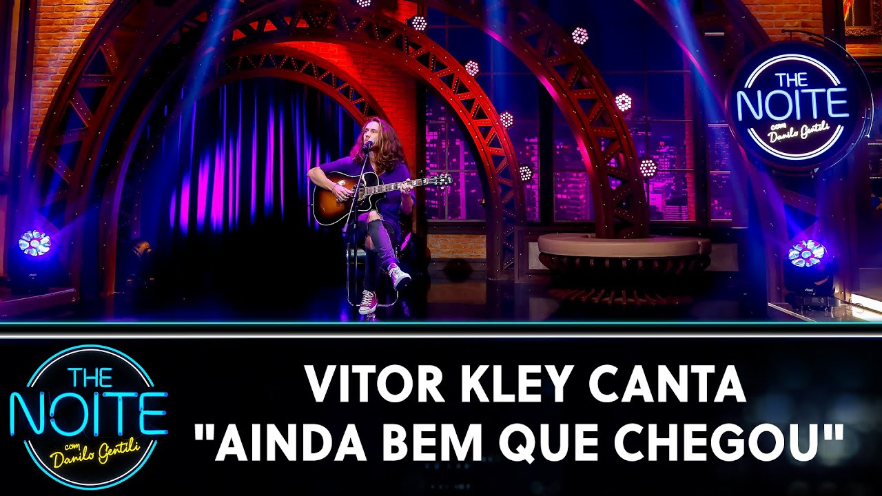Vitor Kley canta 