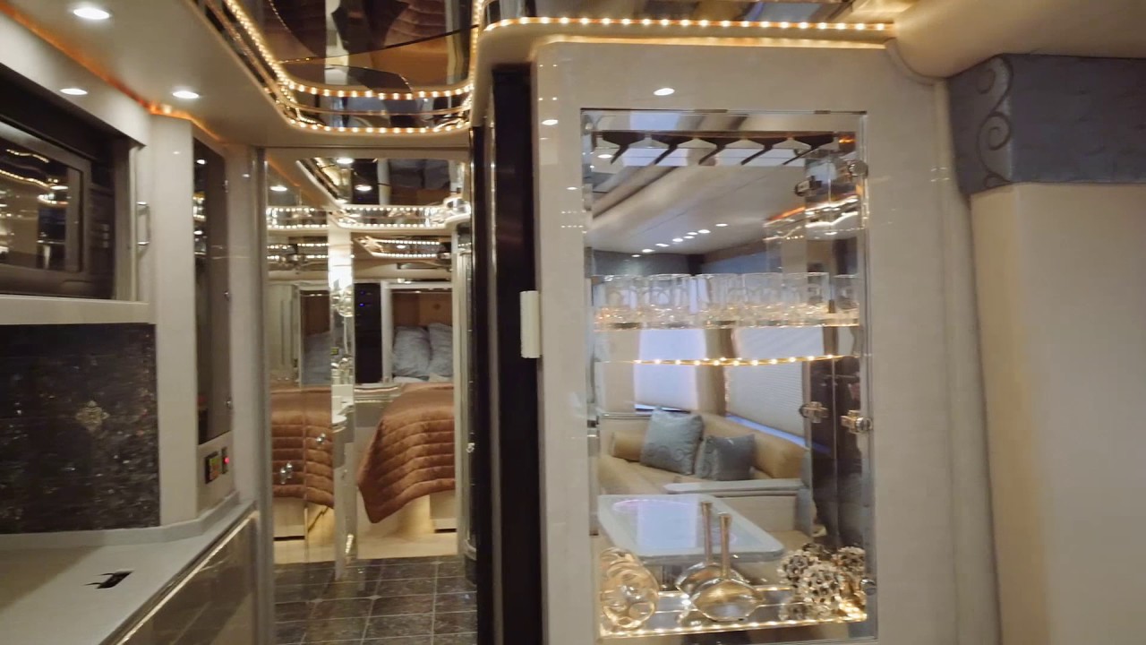 2002 Prevost H3 45 Featherlite Vantare Double Slide at Olympia Luxury Coaches