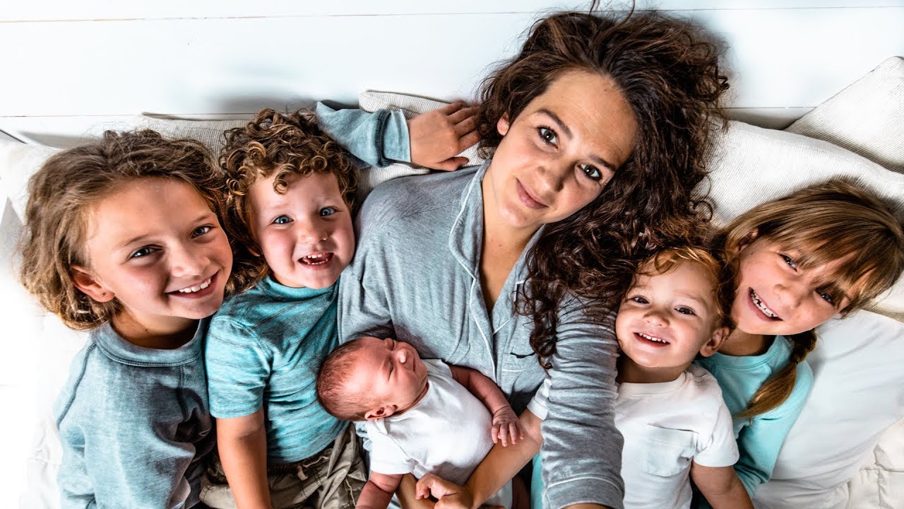 Stay At Home Mom of 5 | Postpartum | Family Vloggers