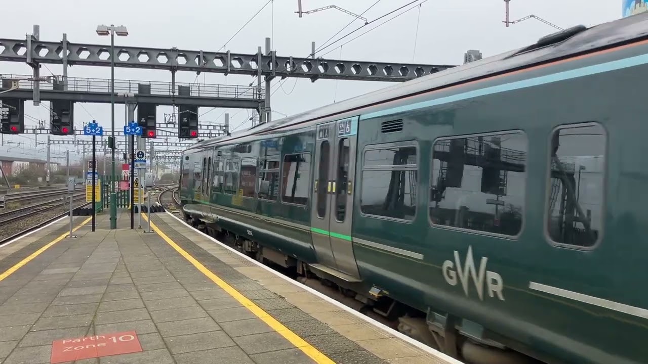 GWR 10:30AM CARDIFF CENTRAL TO PORTSMOUTH HARBOUR ARRIVING @ CARDIFF CENT PLAT 1 FROM CARDIFF SIGNAL