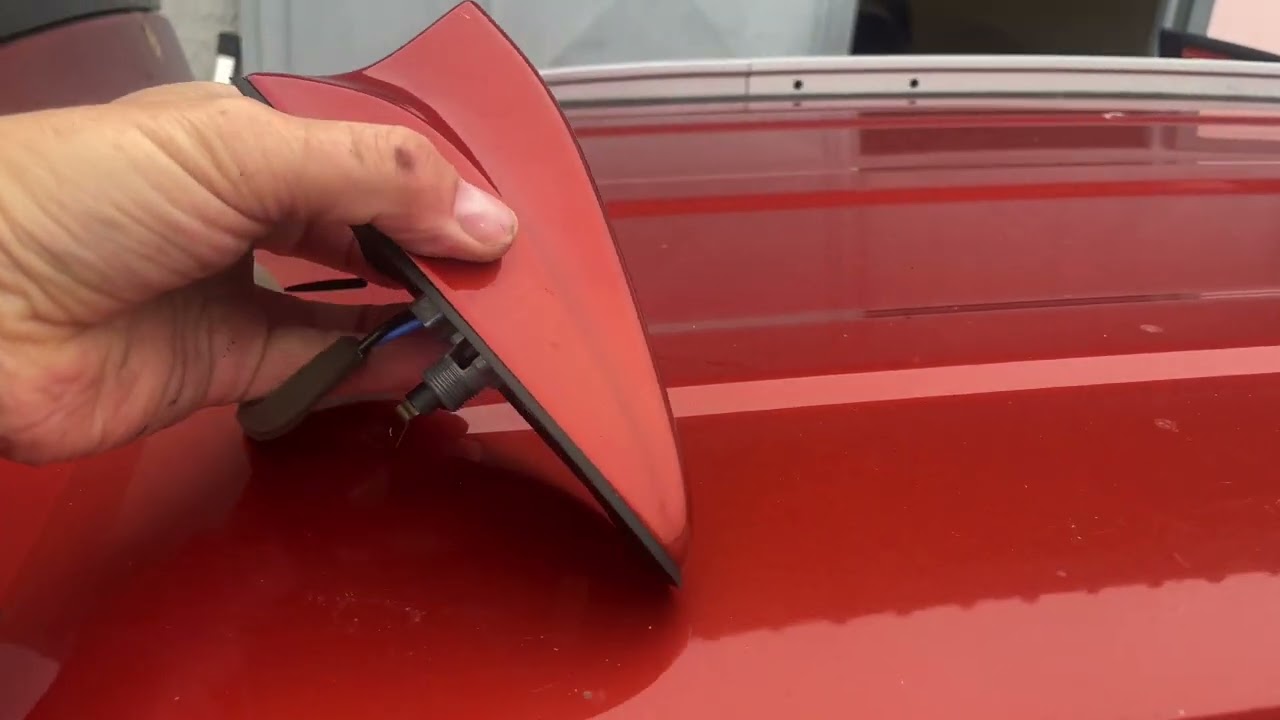 Replacement of a broken car antenna