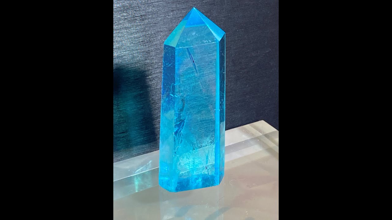 Kryształ Aqua Aura - właściwości Kryształu g&oacute;rskiego i złota
