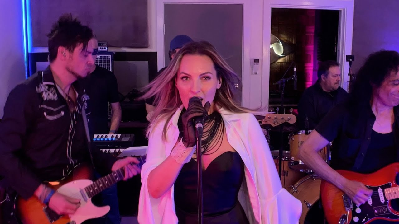 Man I Feel Like a Woman | Live Band Performance (Shania Twain) | Sing it Live