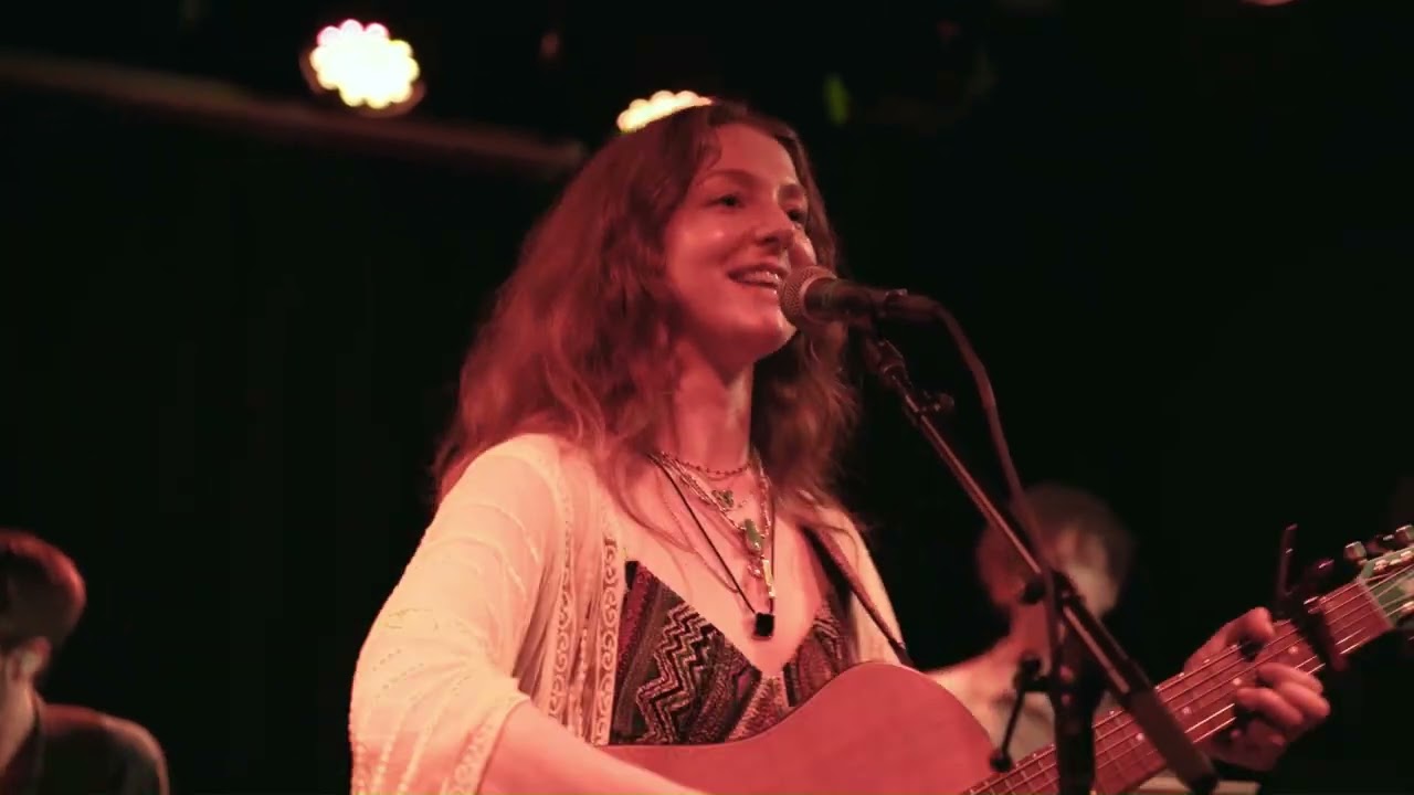 Jessie Elizabeth - will you run away? / Machine (Live: Album Release Show)