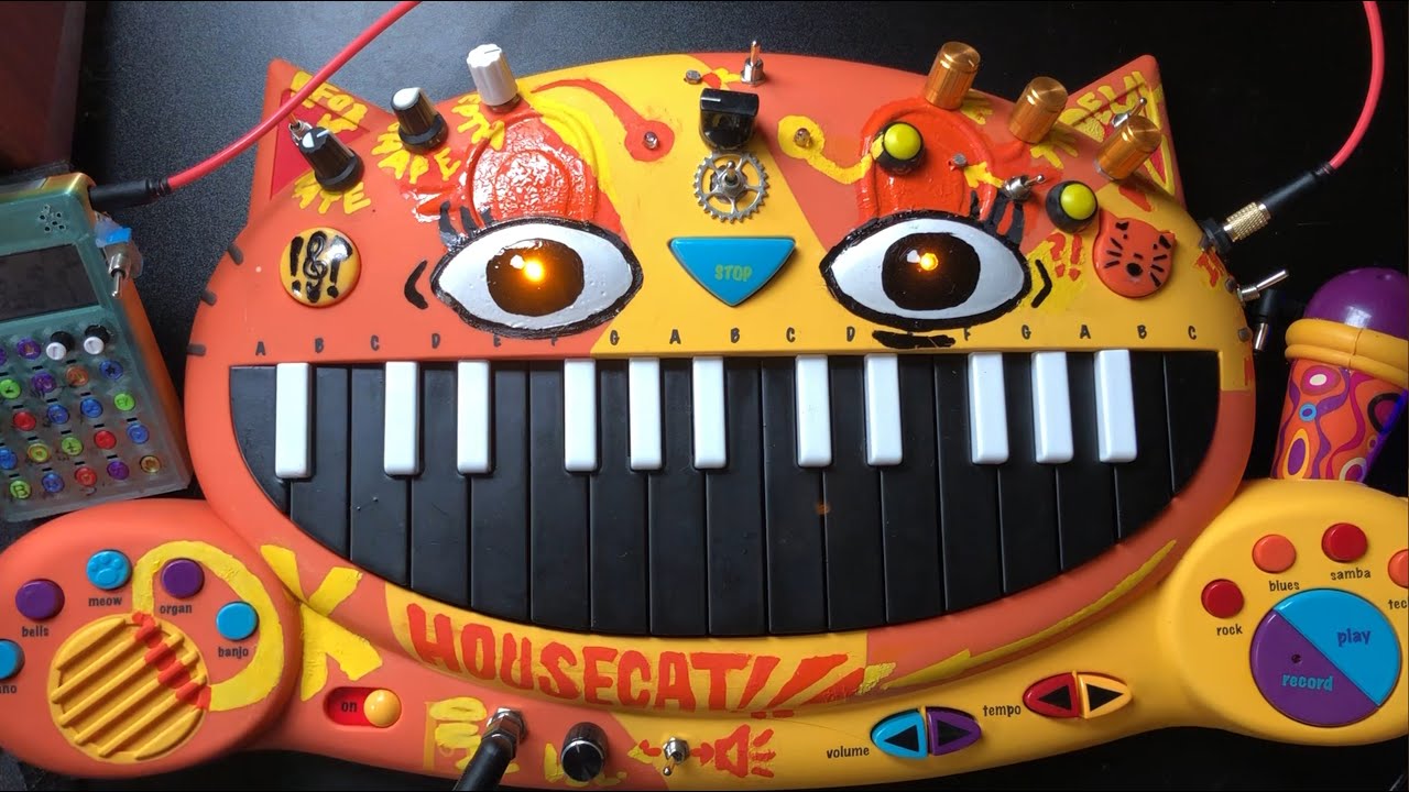 circuit bent MEOWSIC!