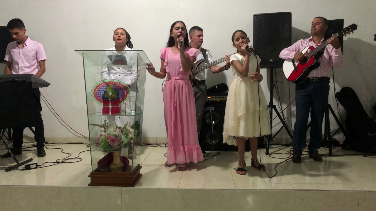 HERMANAS QUINTERO / Alcemos la voz