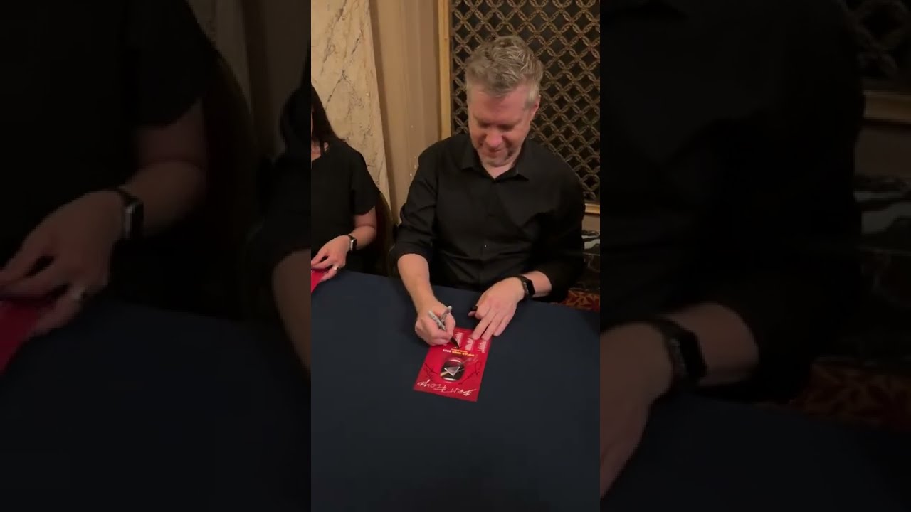 Brit Floyd ~ Автограф-сессия после концерта ~ 01.07.2022 Прямой эфир в театре Paramount в Сиэтле,...