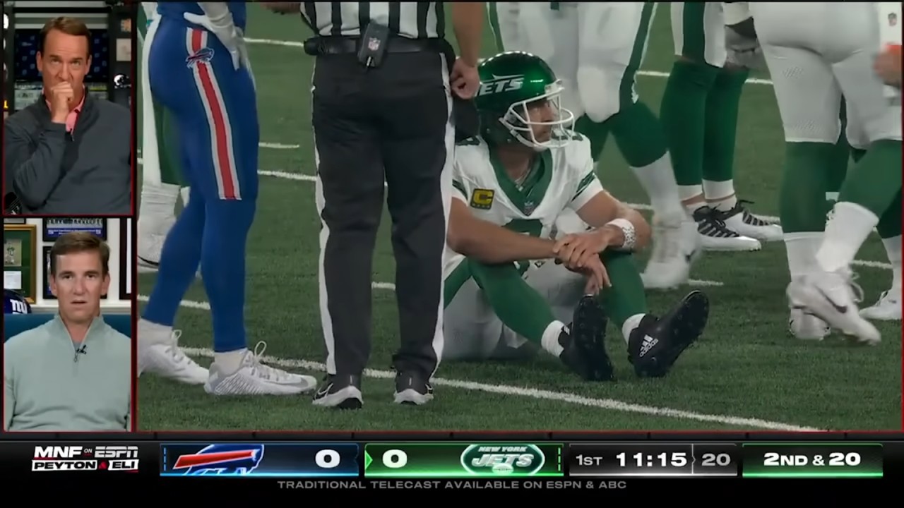 Peyton & Eli Manning react to Aaron Rodgers injury on ManningCast