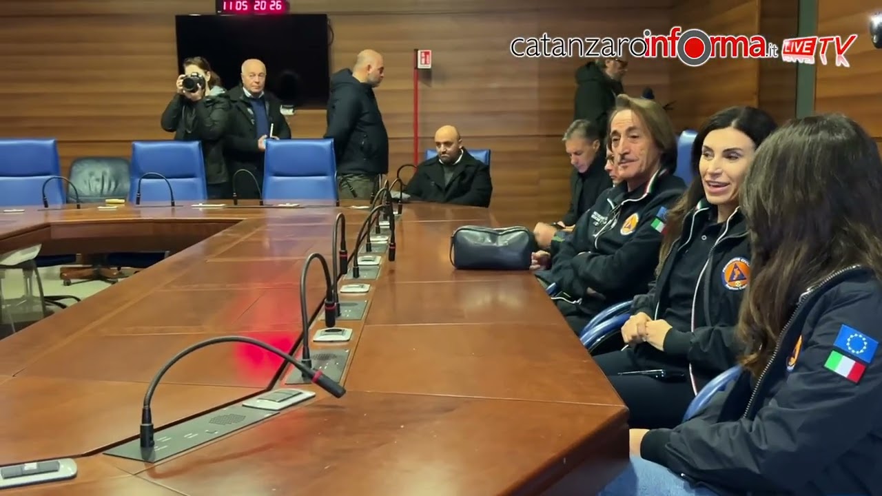 Il sottosegretario con delega al Sud Luigi Sbarra visita la sala operativa della Protezione civile