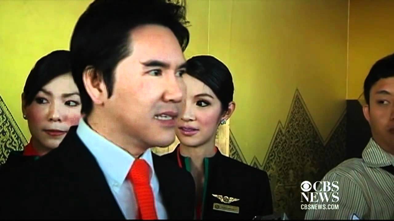 Asian airline prefers transvestite flight attendants