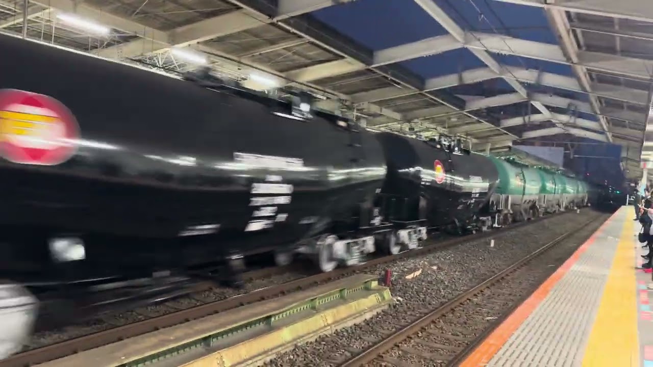 武蔵野線新松戸駅EF210石油タンク貨物通過