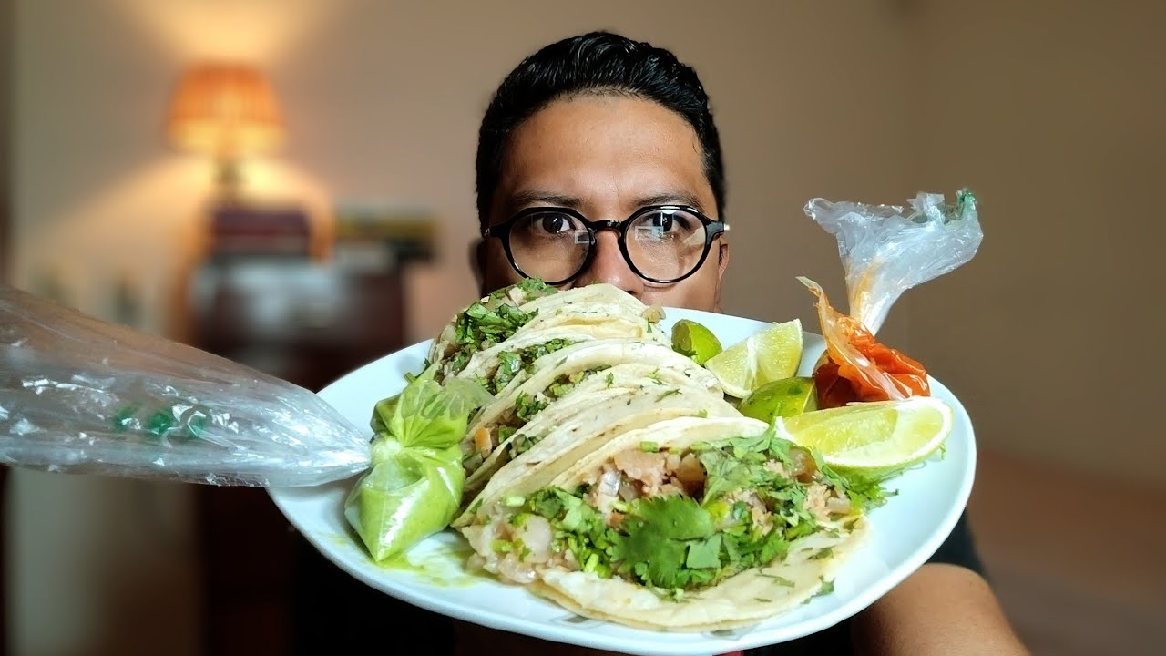 ASMR COMIENDO TACOS DE CARNITAS